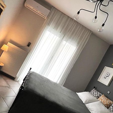 48 Downtown Lofts Apartment เนอาเปรามอส ภายนอก รูปภาพ