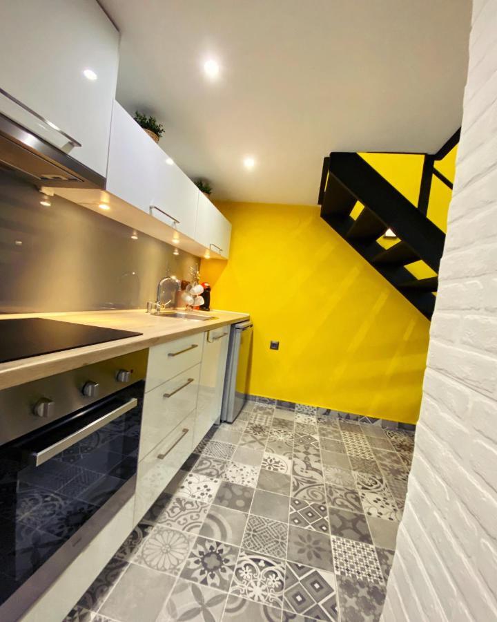 48 Downtown Lofts Apartment เนอาเปรามอส ภายนอก รูปภาพ