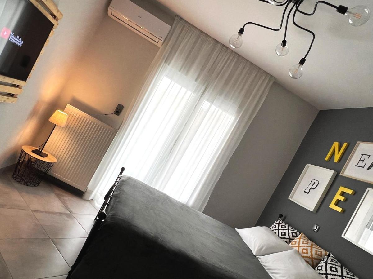 48 Downtown Lofts Apartment เนอาเปรามอส ภายนอก รูปภาพ